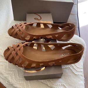 Crown Vintage Peridroma Cognac Flats